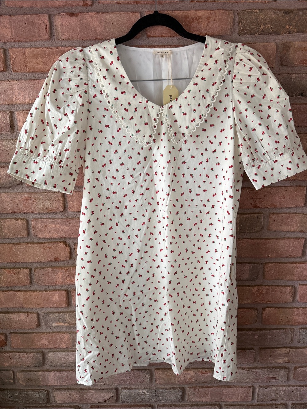 JODIFL White Mini Dress with Red Floral Print